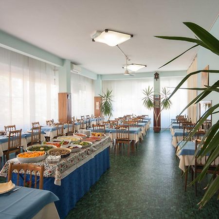 ריצ'יונה Hotel Madison מראה חיצוני תמונה