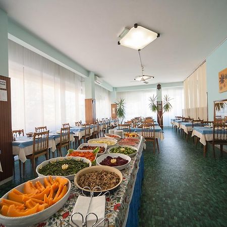 ריצ'יונה Hotel Madison מראה חיצוני תמונה
