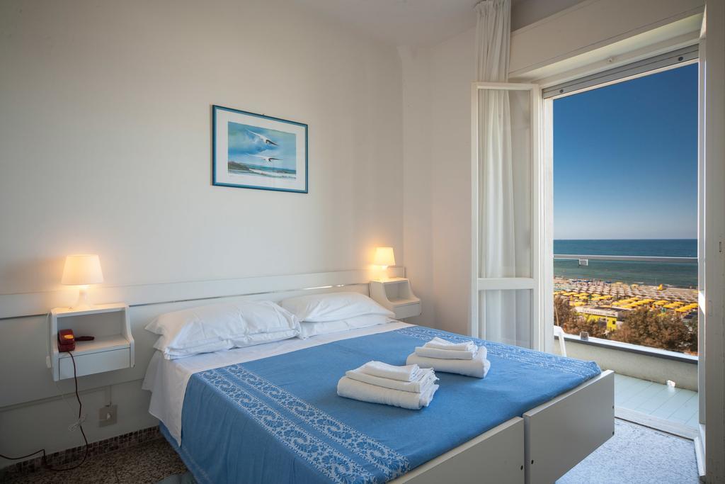 ריצ'יונה Hotel Madison מראה חיצוני תמונה