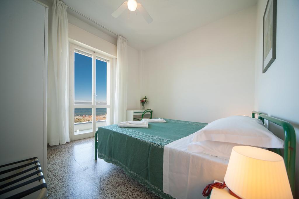 ריצ'יונה Hotel Madison חדר תמונה