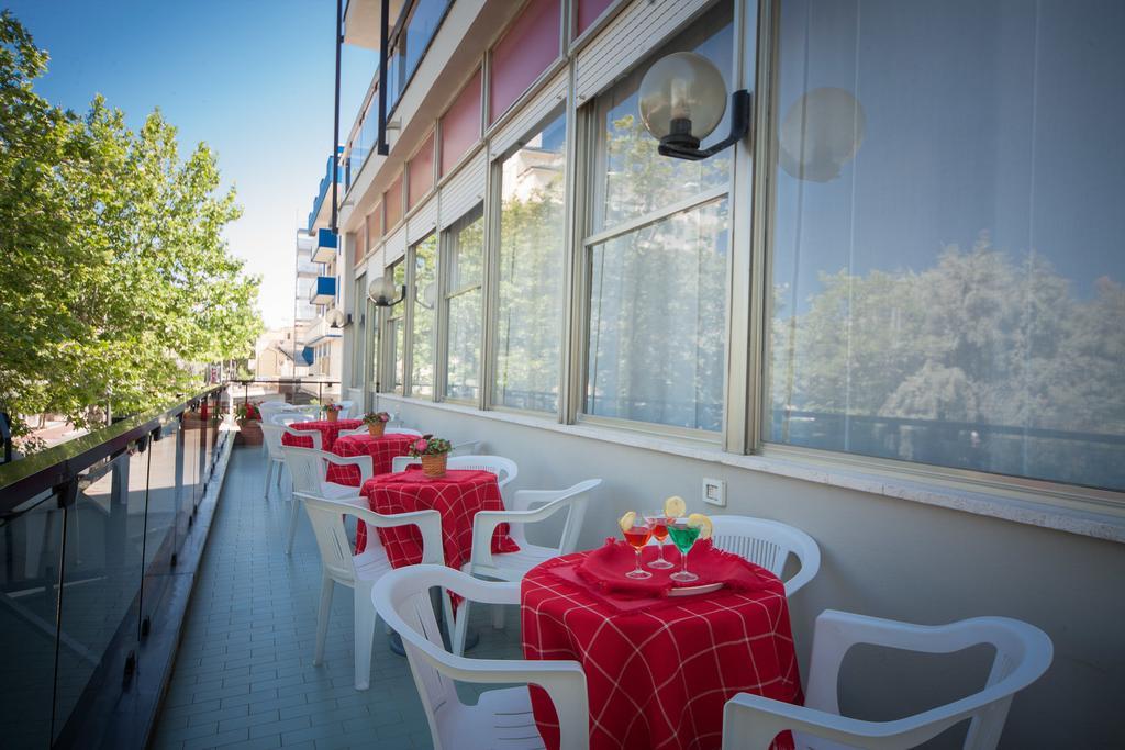 ריצ'יונה Hotel Madison מראה חיצוני תמונה