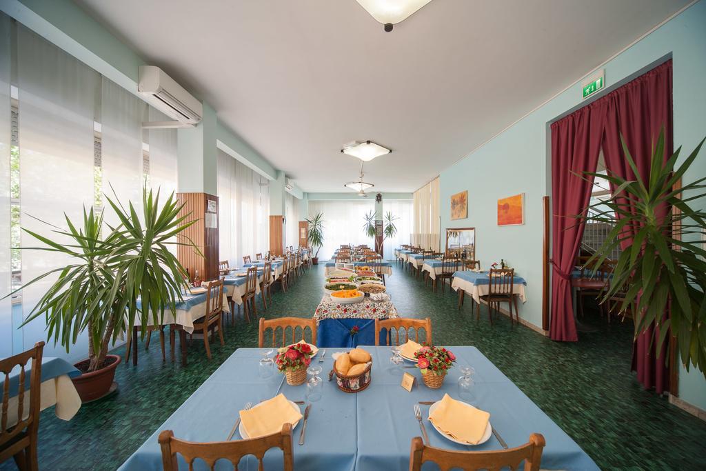 ריצ'יונה Hotel Madison מראה חיצוני תמונה