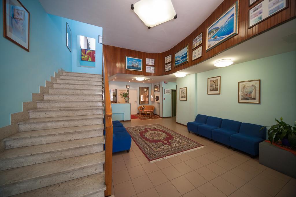 ריצ'יונה Hotel Madison מראה חיצוני תמונה