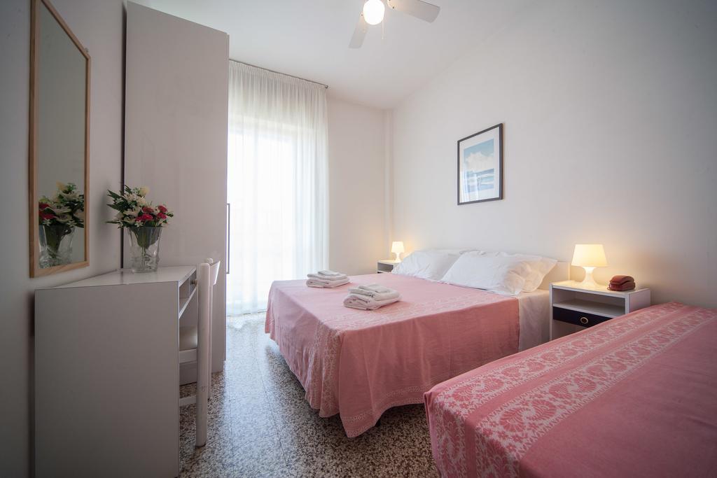 ריצ'יונה Hotel Madison חדר תמונה