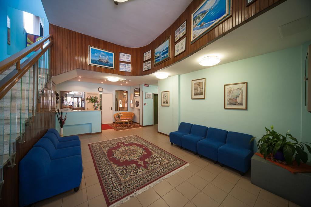ריצ'יונה Hotel Madison מראה חיצוני תמונה